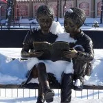 Statuile care citesc