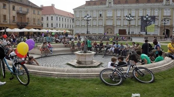 Cititori pe bicicletă
