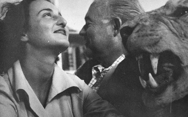 Adriana Ivancich şi Ernest Hemingway (Foto: jfklibrary.org)