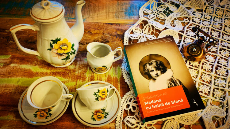 Coperta cărții Madona cu haină de blană de Sabahattin Ali pe un fundal melancolic