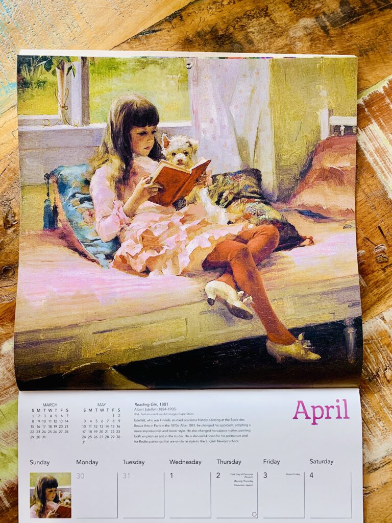 Calendar de perete deschis la luna Aprilie, ilustrând pictura „Buni prieteni (Fetiță citind)” de Albert Edelfelt