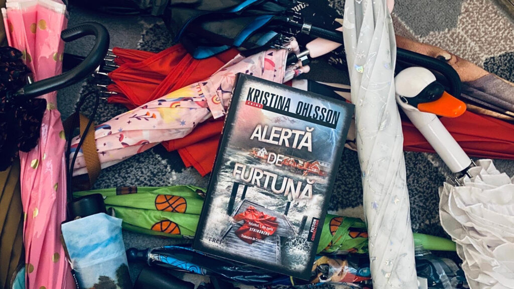 Romanul Alertă de furtună și foarte multe umbrele