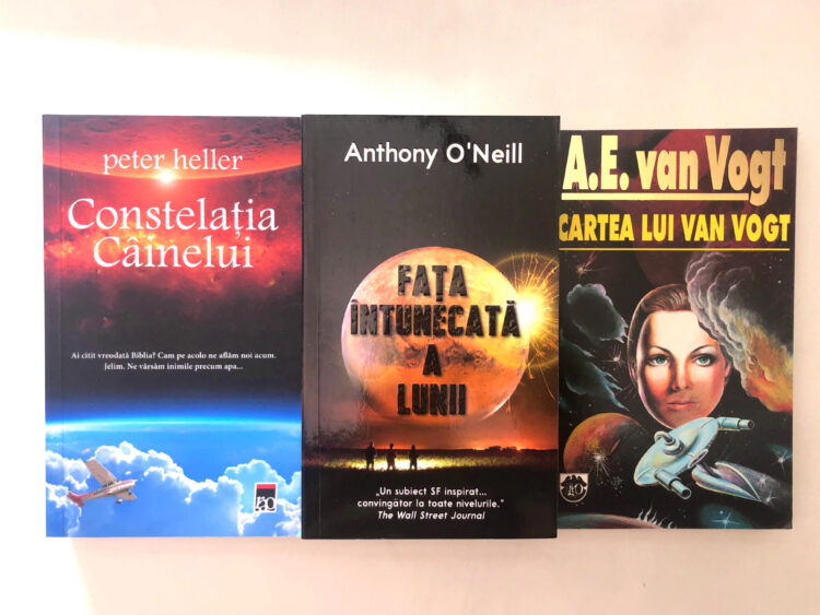 Copertele cărților Constelatia câinelui, Fața întunecată a lunii și Cartea lui Van Vogt
